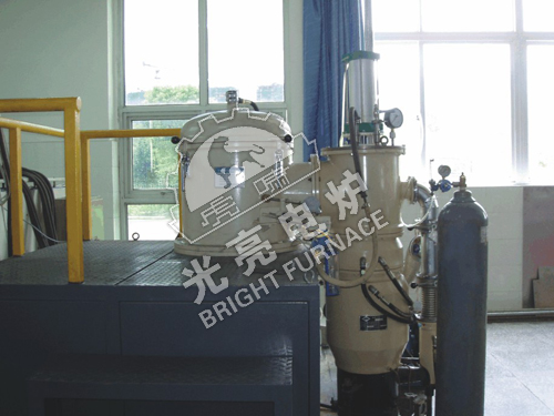 熱烈慶祝光亮電爐公司，被奉化市鄉(xiāng)鎮(zhèn)工業(yè)局評為“重點(diǎn)工業(yè)企業(yè)”